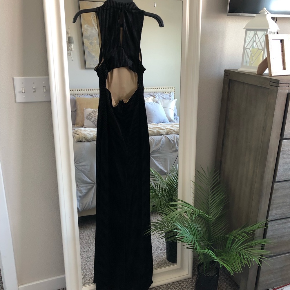 BCBGENERATION Black open back dress SZ 0